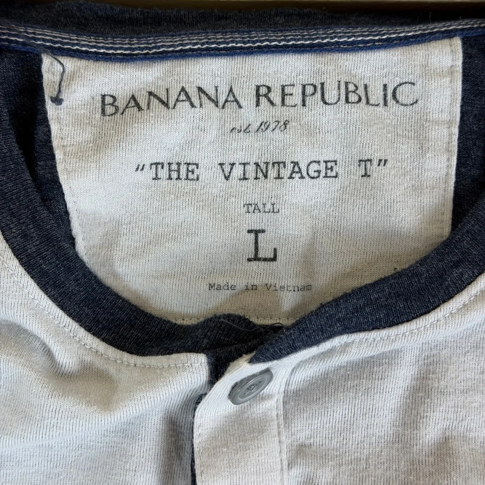 Banana Republic Cream and Navy Vintage‎ Tee